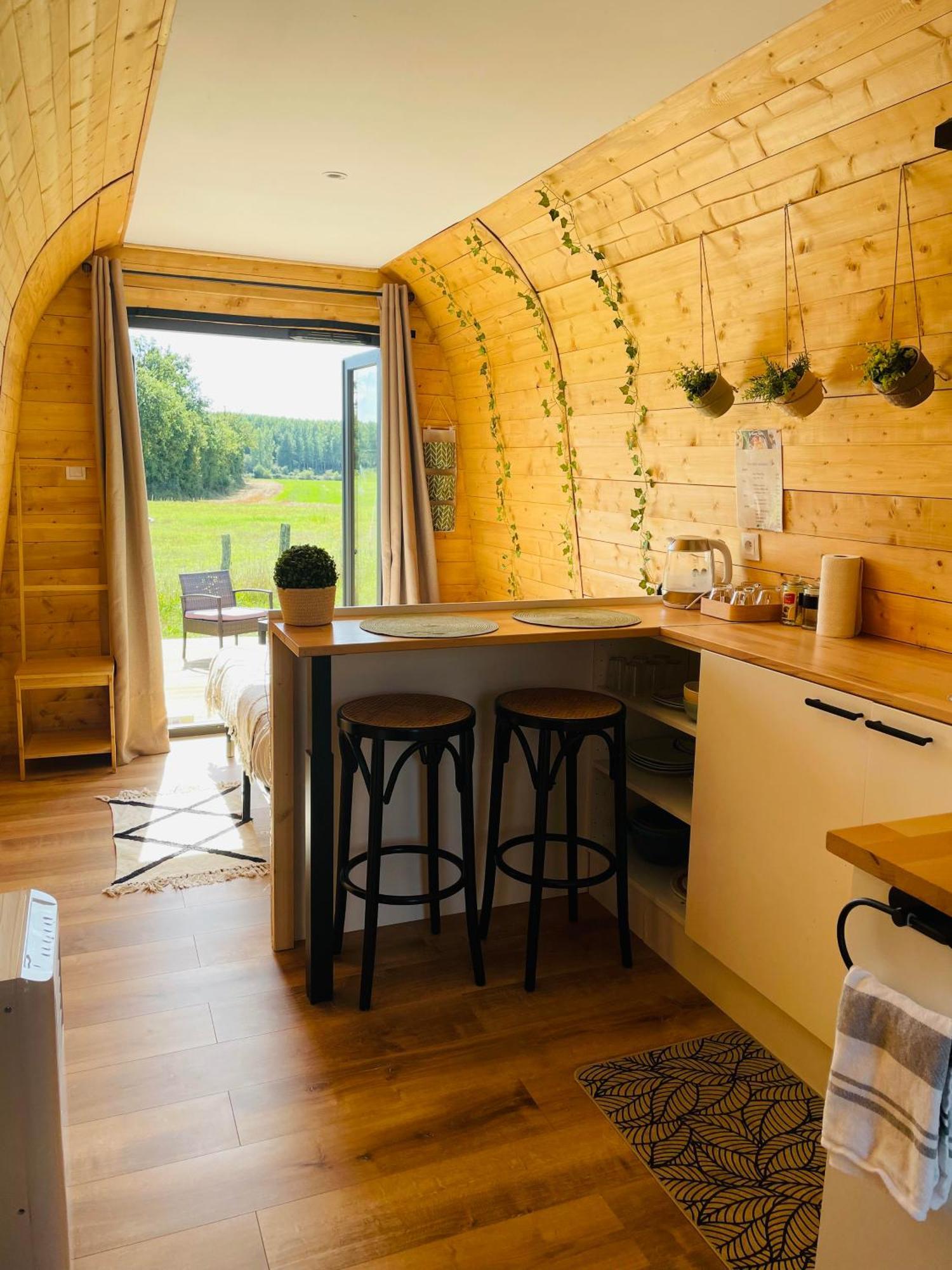Logement Insolite : La Ruche Verte Monts-sur-Guesnes Esterno foto