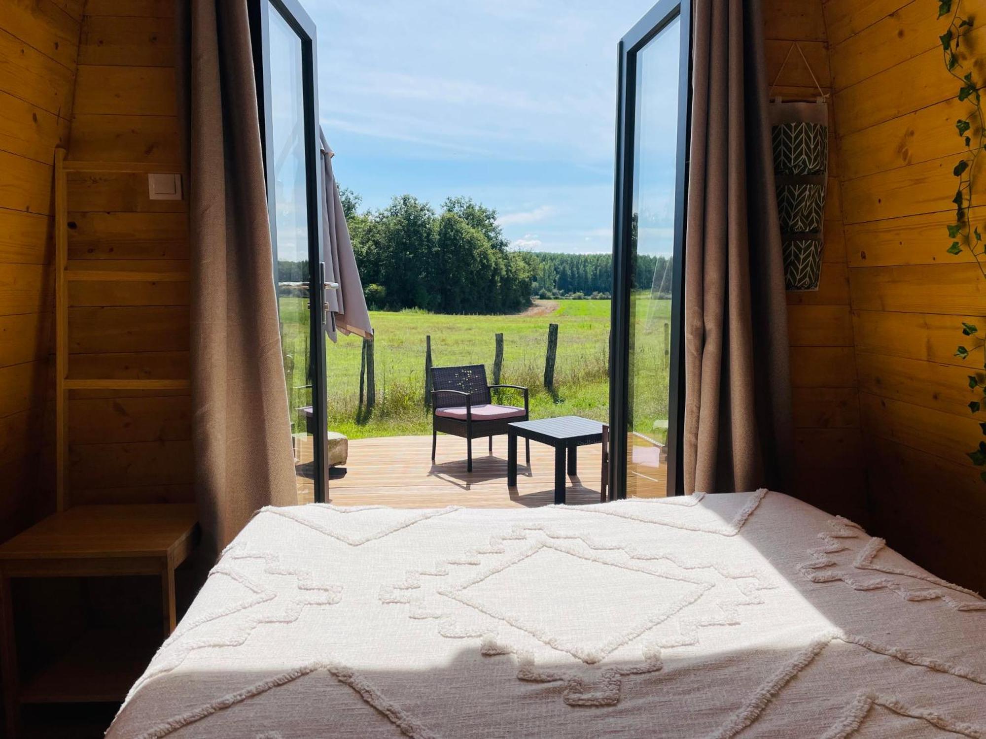 Logement Insolite : La Ruche Verte Monts-sur-Guesnes Esterno foto