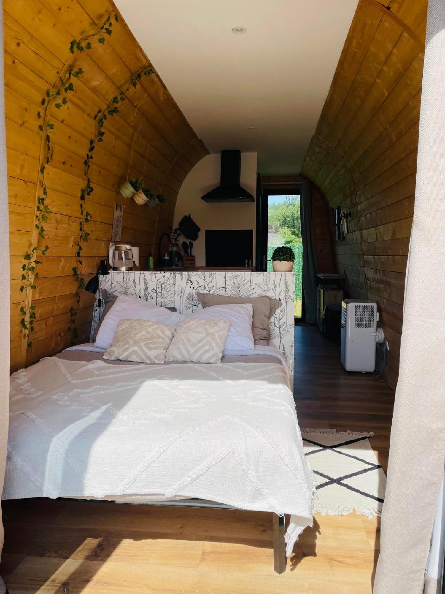 Logement Insolite : La Ruche Verte Monts-sur-Guesnes Esterno foto
